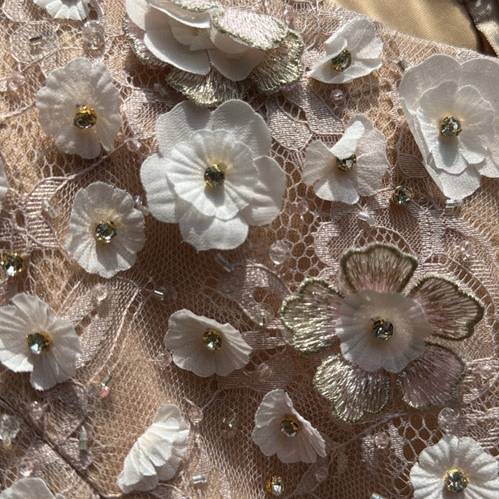 See Clip 😍New ▶️ Mac Duggal ◀️ Floral Applique Sleeveless Midi Dress Ivory Nude - Picture 11 of 15